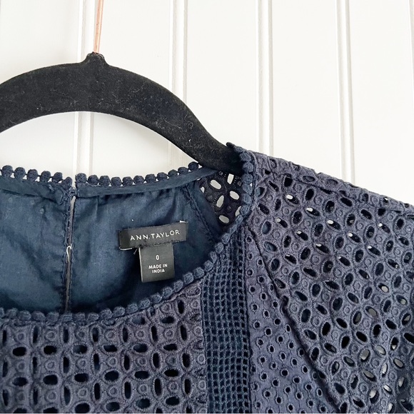 Ann Taylor Size 0 Navy Blue Mixed Eyelet Shift Dress - Picture 3 of 5